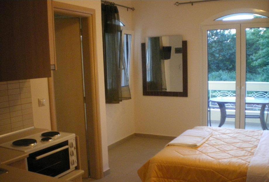 Royal'S Studios Loutra Edipsou  Room photo