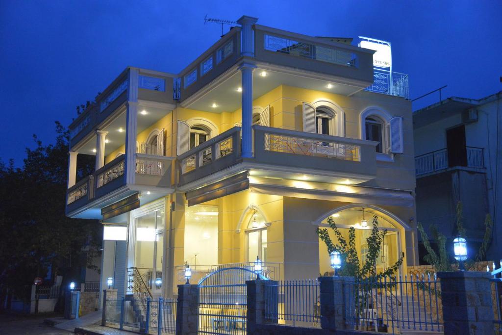Royal'S Studios Loutra Edipsou  Exterior photo